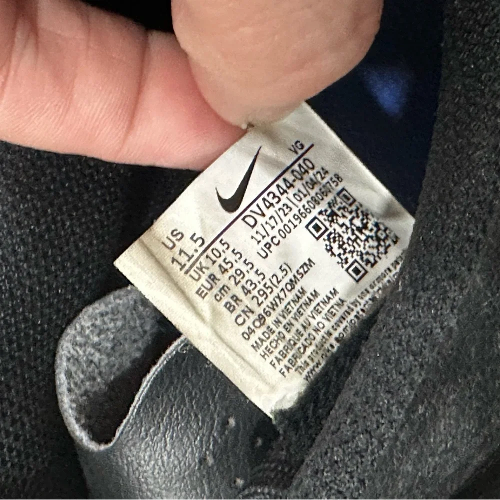 Nike Men's Black Soccer Cleats - Picture 11 of 12